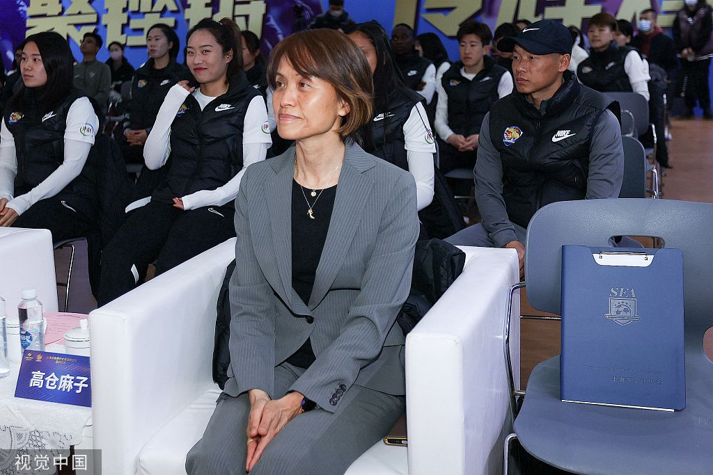 队记：公牛对是否交易卡鲁索犹豫不决 交易他对管理层而言是痛苦的据队记K.C. Johnson报道，公牛对交易卡鲁索犹豫不决，后者可以说是他们最成功的故事。